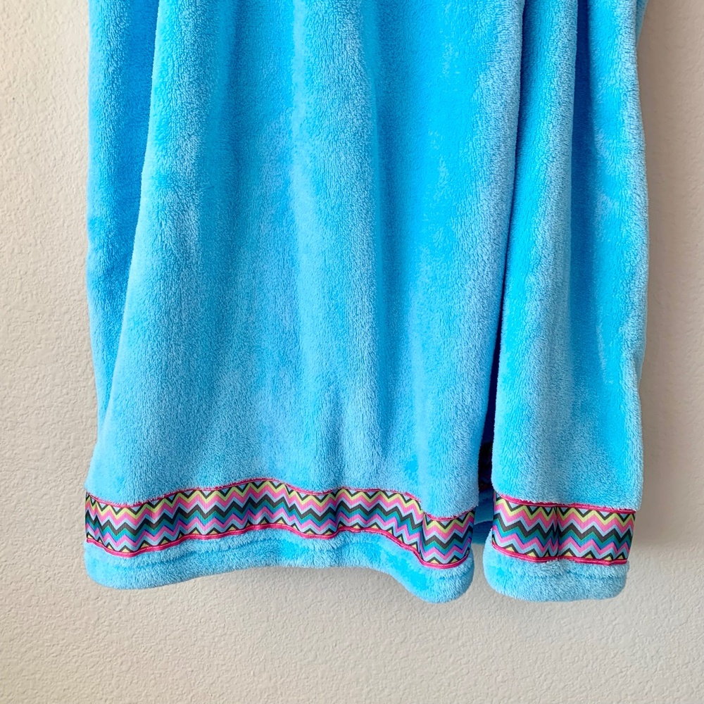 Wrap Towel with Adjustable Straps Blue with Chevron Ribbon Accents - Picture 5 of 8